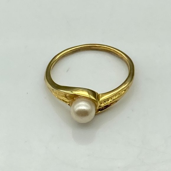 Classic Faux Pearl Solitaire Ring, Gold Tone Sleek Minimalist Band - Picture 4 of 5